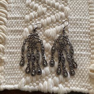 Beautiful costume earrings!
